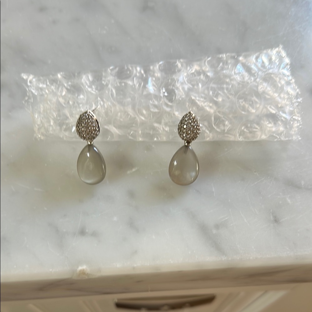 Elegant Silver Teardrop Earrings. Excellent condition